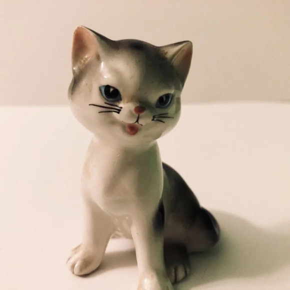 Vintage Small Cat Figurine 3.5 Inch Tall Kitten Figure Japan - Picture 7 of 11